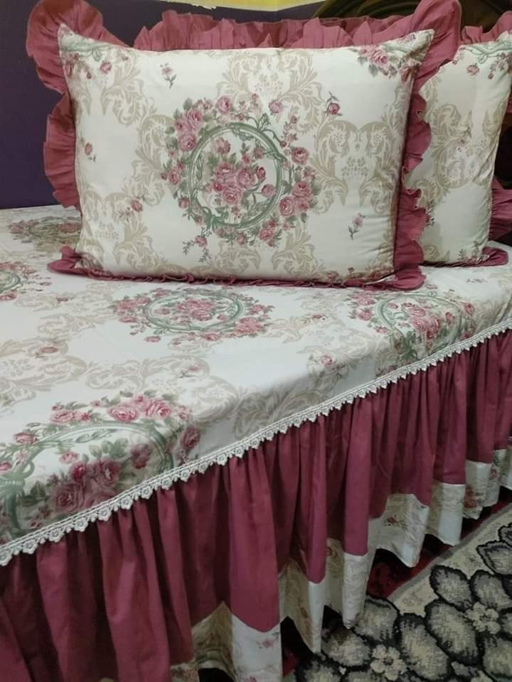 طقم سرير كورنيش كبير من 280× 240 سم وغطاءين للخد 52 72 وغطائي وسادة 170*45 4قطع