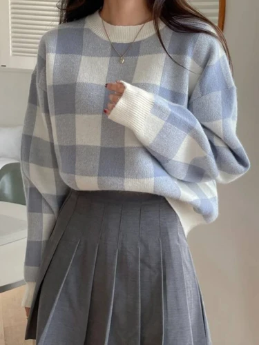 Oversized, low-shoulder wool sweater with a striped cotton pattern