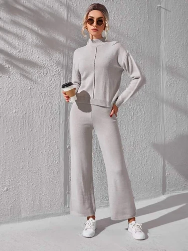A low-shoulder stand-up collar wool sweater with wool trousers