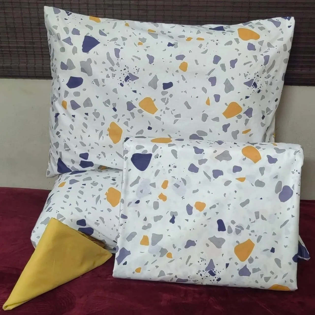 طقم ملاية سريركبير مطبوعة مع كيس وسادة        4قطع - 240×260 سم قطن