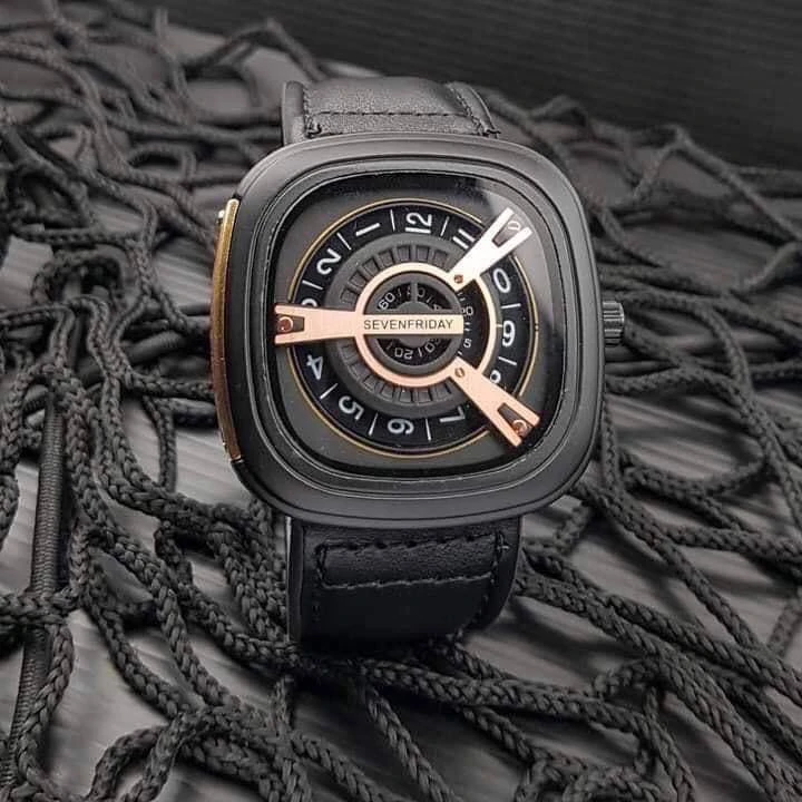 ساعة Seven Friday