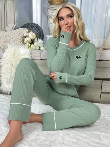 Pajama set embroidered with a contrasting stripe heart