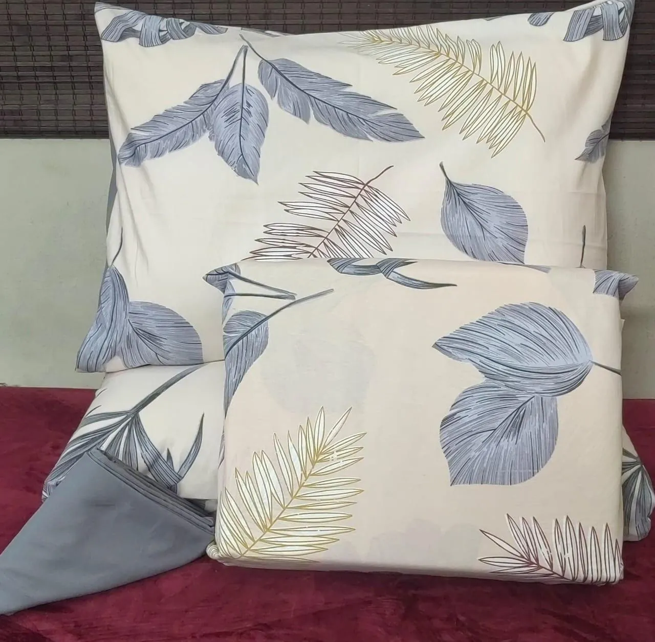 طقم ملاية سرير قطن 100% مقاس  240*260 سم مكون من 4 قطع من خامه  العامريه