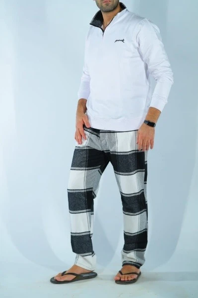 بيجامة رجالي  كاروه بأكمام طويلة ورقبة مستديرة وبنطلون طويل