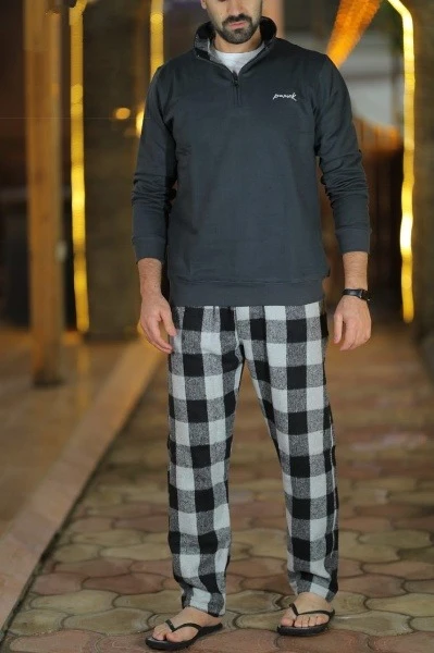 بيجامة رجالي  كاروه بأكمام طويلة ورقبة مستديرة وبنطلون طويل