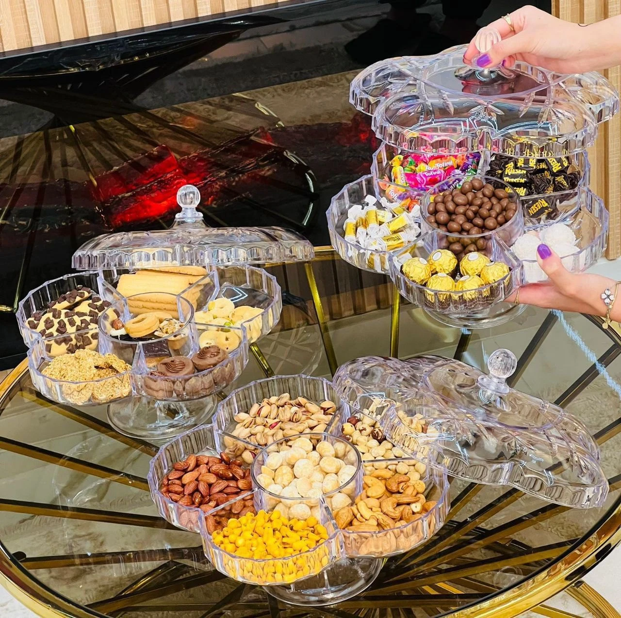 طبق تسالى أو كاندى أو بونبونيرة اكليريك بالقاعدة