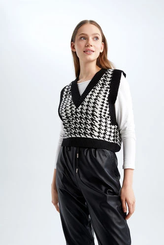 Regular neckline vest V