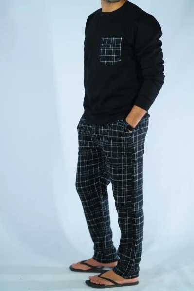 بيجامة رجالي  كاروه بأكمام طويلة ورقبة مستديرة وبنطلون طويل