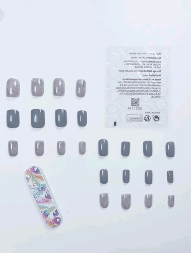 False nails elevate your look with short square gradient colors